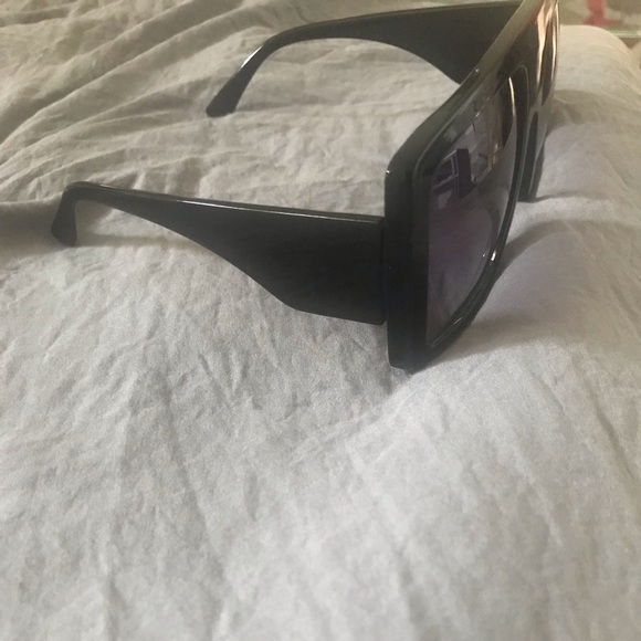 Oversized sunglasses - Picture 3 of 3